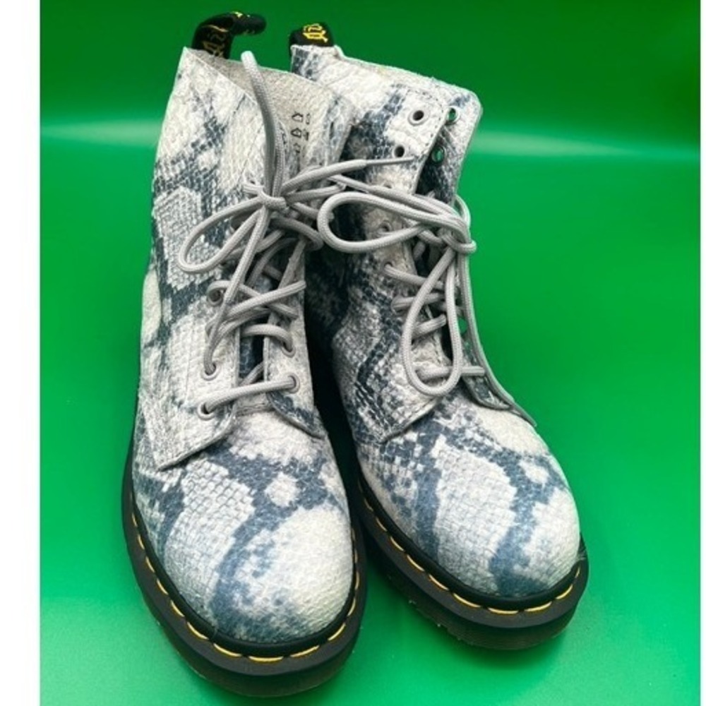 Dr. Martens Pascal Boots Women 8 Grey Snakeskin Leather Print 8-Eye Lace Combat